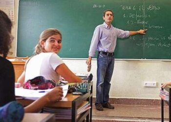 Gobierno reduce presupuesto a escuelas normales
