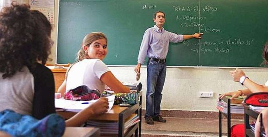 Gobierno reduce presupuesto a escuelas normales