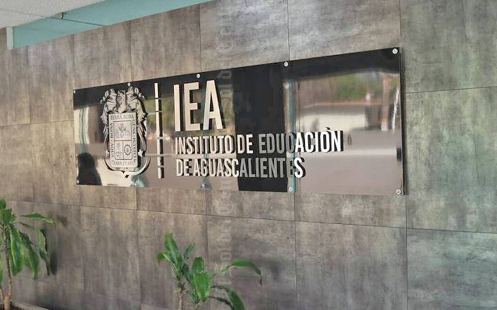 Instituto de Educación de Aguascalientes brinda becas para alumnos