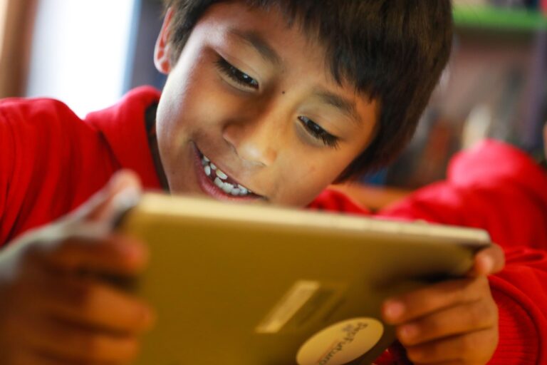 Abren centro de acopio de dispositivos electrónicos para alumnos de Oaxaca