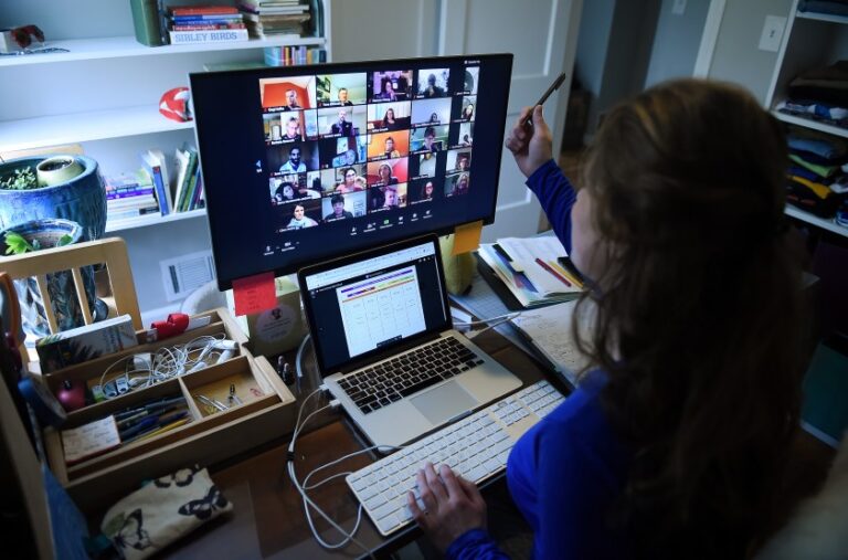 Fideicomiso de Tecnologías Educativas daría equipos de cómputo a docentes