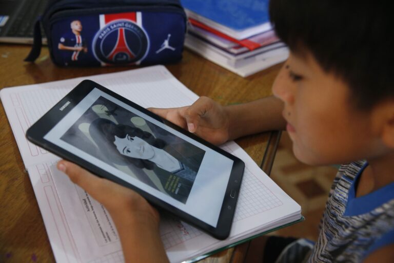 Gobierno de Perú brinda internet gratis a alumnos y docentes