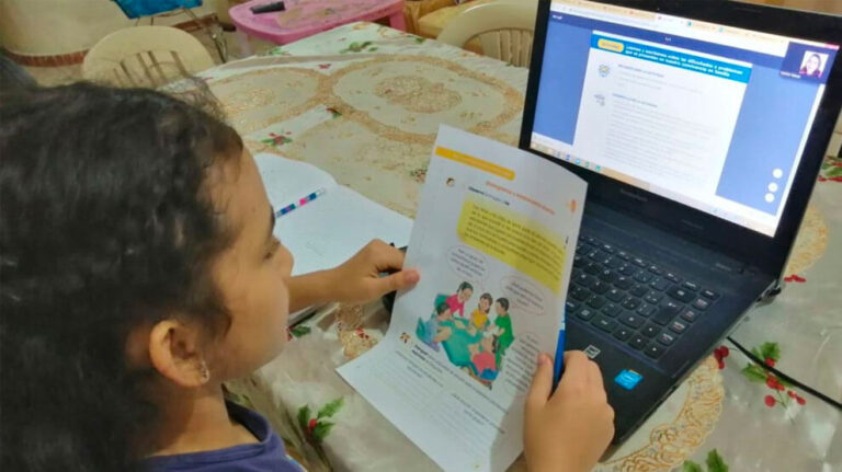 Clases a distancia hasta julio y asistencia voluntaria: SEP