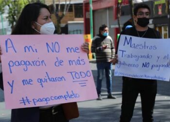 Denuncian adeudo de sueldo maestros de Toluca