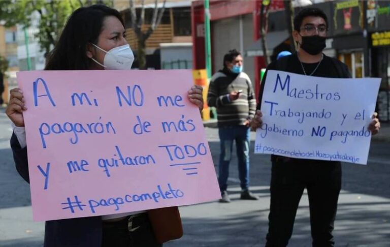 Denuncian adeudo de sueldo maestros de Toluca