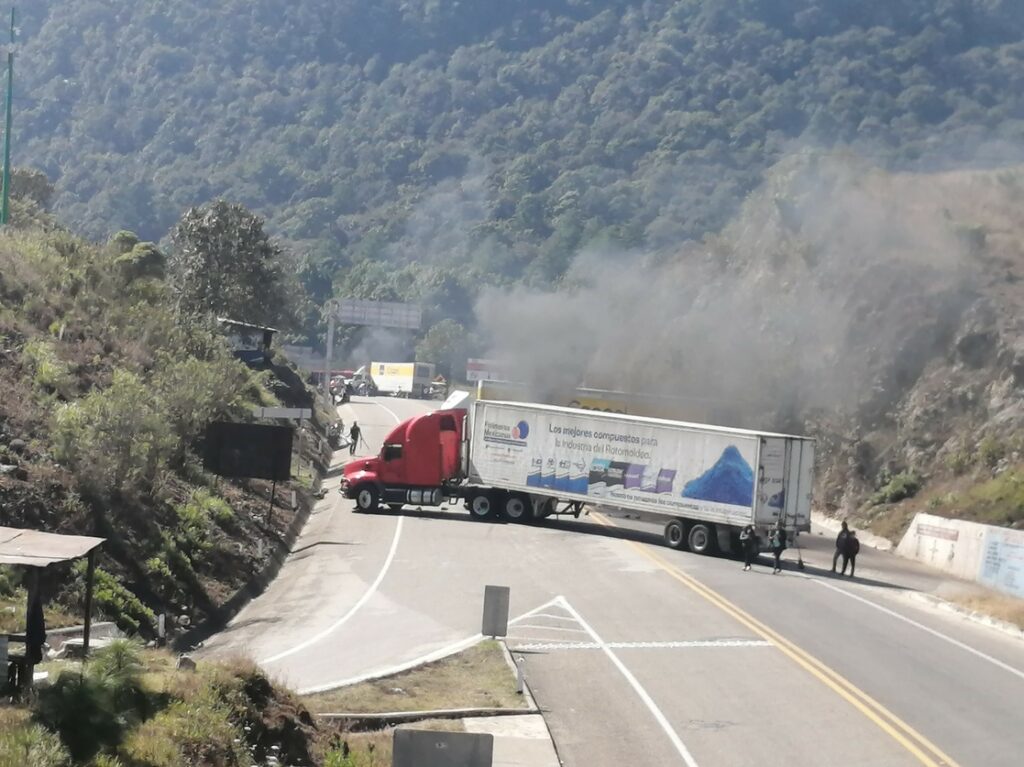 Maestros de Chiapas exigen autonomía en manejo de caja de ahorro y pagos atrasados