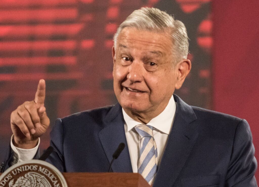 AMLO pide abrir escuelas en Campeche y Chiapas