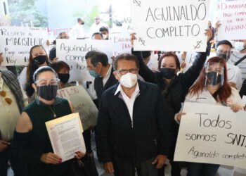 Reúnen recursos para aguinaldo de maestros de Nuevo León