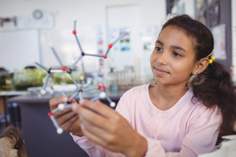 Niñas enfrentan brecha de género en ciencias, tecnología, ingeniería y matemáticas