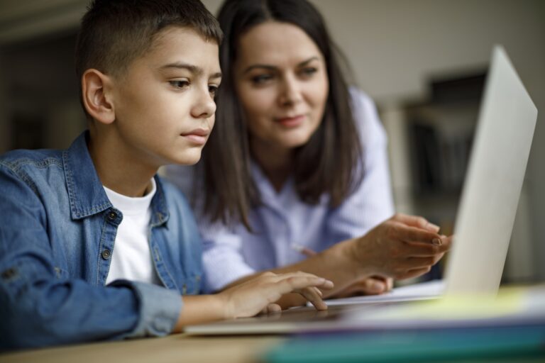 ¿Qué pueden hacer los padres ante el ciberacoso?