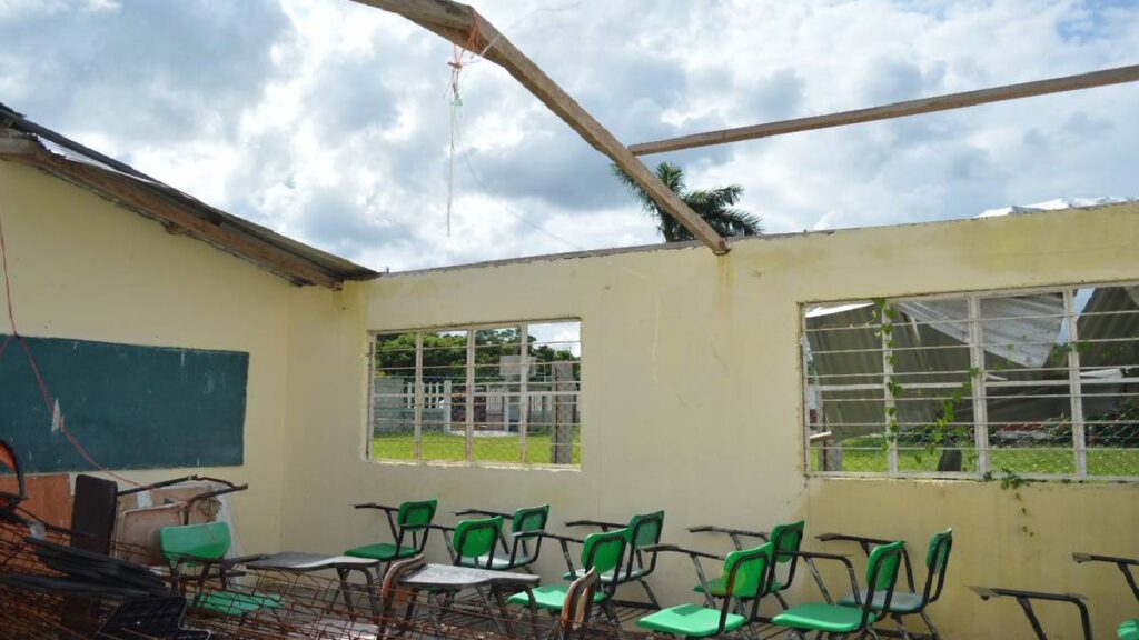 escuela-afectada-por-grace-en-veracruz-014857