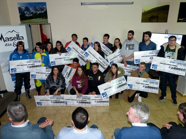 710808-Entrega-de-Becas-Estudio-de-la-Fundacion-Bosch-Aymerich-y-Masella