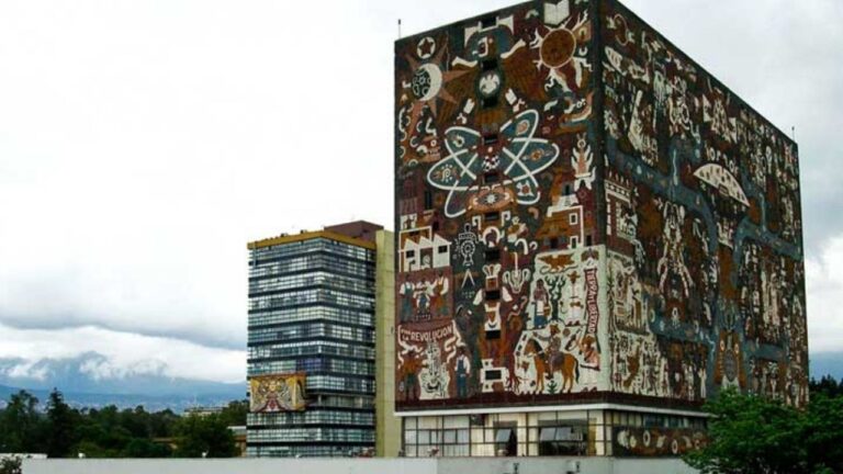 UNAM-AMLO