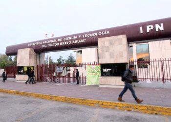 50107002. México, D.F.- Este miércoles 176 mil 513 estudiantes de niveles medio superior, superior y posgrado del Instituto Politécnico Nacional (IPN) reanudan clases.
NOTIMEX/FOTO/JOSÉ PAZOS/JPF/EDU/