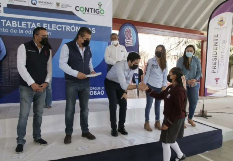 En Querétaro, la SEDESOQ vela por la educación de los jóvenes, afirma Agustín Dorantes Lámbarri.