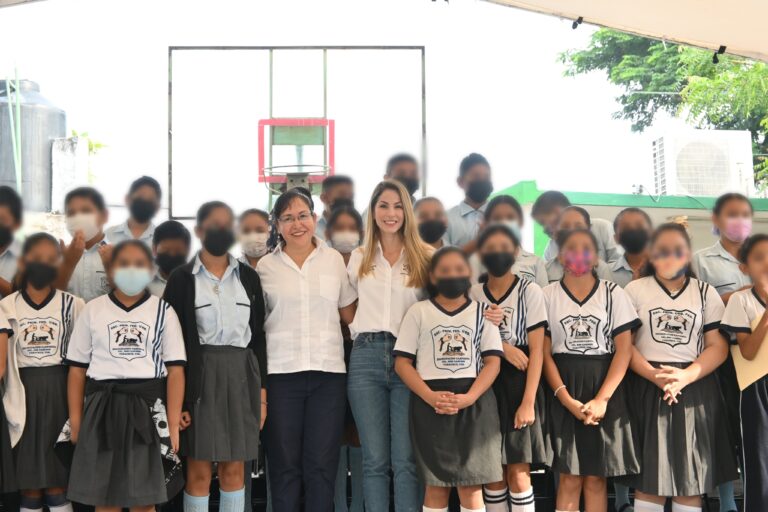 Patricia Lobeira continua con programa "Regreso a Clases".