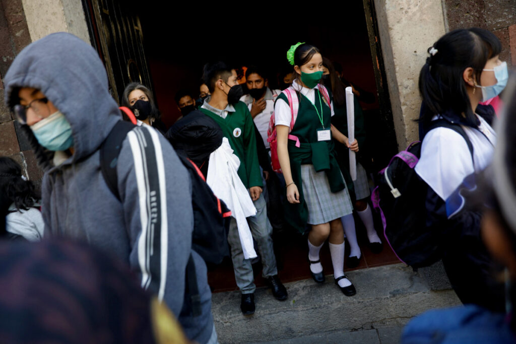 escuela-mexico-2022-01-03t231247z-743676996-rc2yrr9ti94s-rtrmadp-3-health-coronavirus-mexico-schools