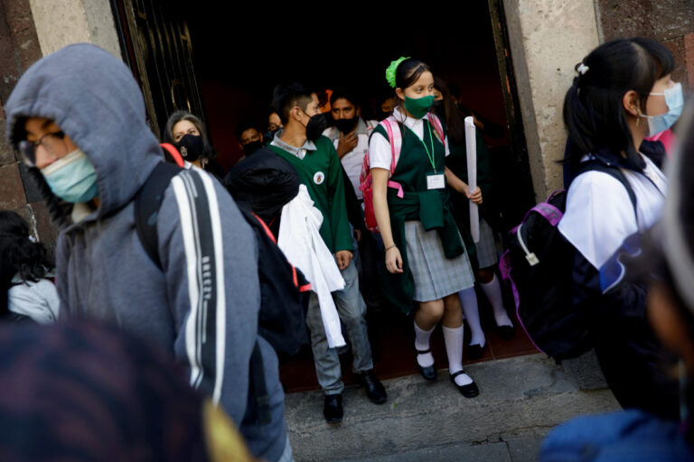 escuela-mexico-2022-01-03t231247z-743676996-rc2yrr9ti94s-rtrmadp-3-health-coronavirus-mexico-schools