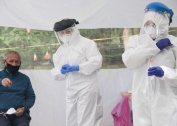 CIUDAD DE MÉXICO, 13AGOSTO2020.- Una gran cantidad de personas acudieron al Kiosko de la Salud, que implemento la Secretaria de Salud de la Capital, para un chequeo medico; así como pruebas gratuitas para detectar el Covid 19. En el parque de las Artes Gráficas, de la Colonia de los Doctores, en la alcaldía de Cuauhtemoc.
FOTO: VICTORIA VALTIERRA/CUARTOSCURO.COM
