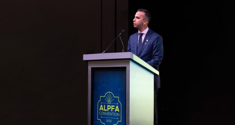 lalo-medina-es-egresado-del-campus-monterrey-y-actualmente-colabora-en-la-organizacion-alpfa
