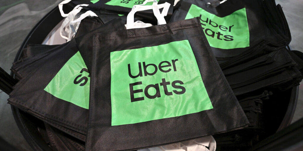 Ante los cargos automáticos que Uber Eats genera a cada pedido sin consentimiento, usuarios se han manifestado en redes
