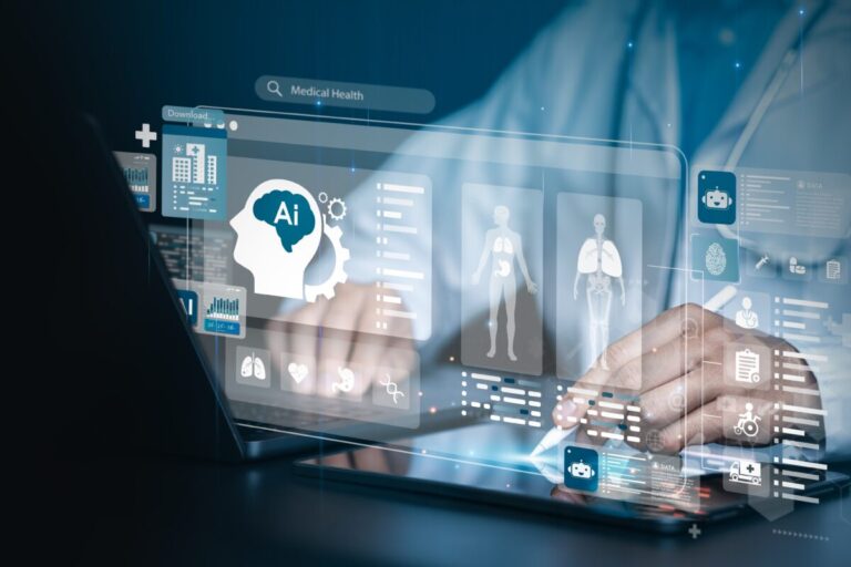 Médico utiliza herramientas digitales con inteligencia artificial para educación médica y simulación clínica.