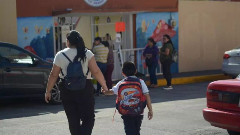 La educación en México enfrenta retos de gestión pero abre oportunidades de mejora y confianza en instituciones educativas públicas