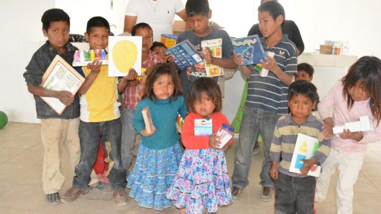 Debate nacional en México por posible recorte presupuestal que afecta programas de educación indígena y alfabetización