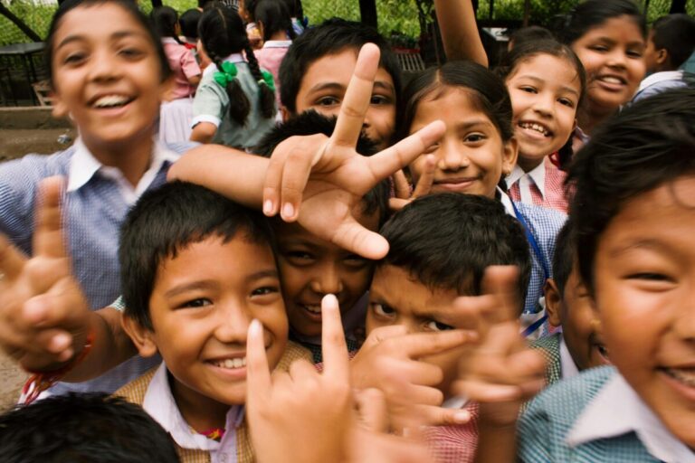 Escuela de transición en México ofrece educación inclusiva a niños migrantes con programas adaptativos