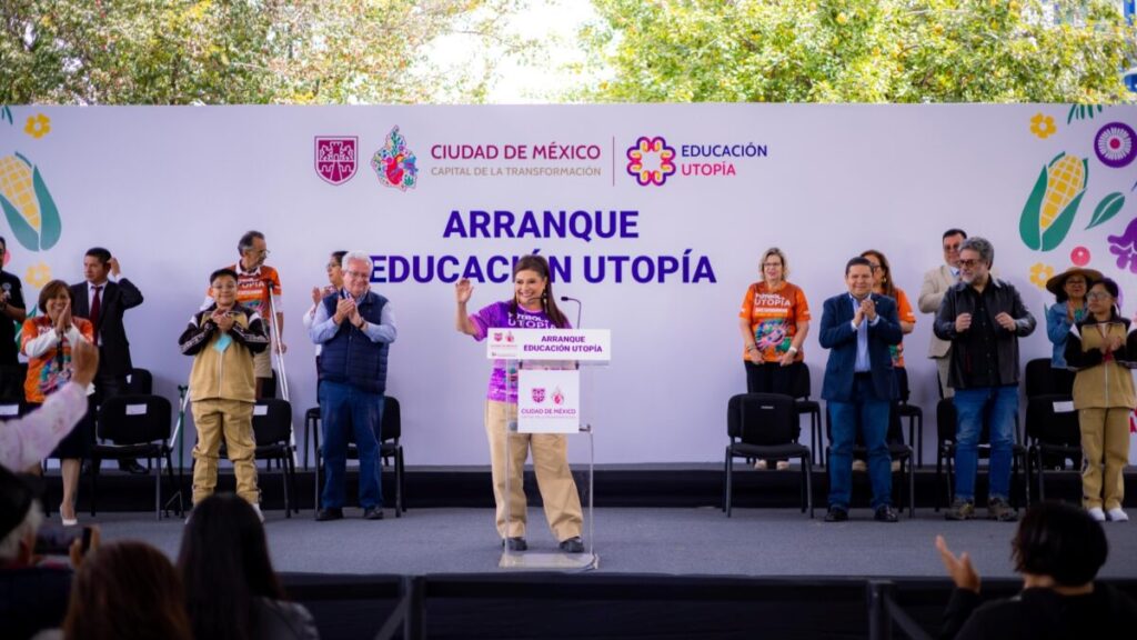 Jóvenes y familias en espacios de Educación Utopía en Ciudad de México participando en actividades educativas, culturales y deportivas