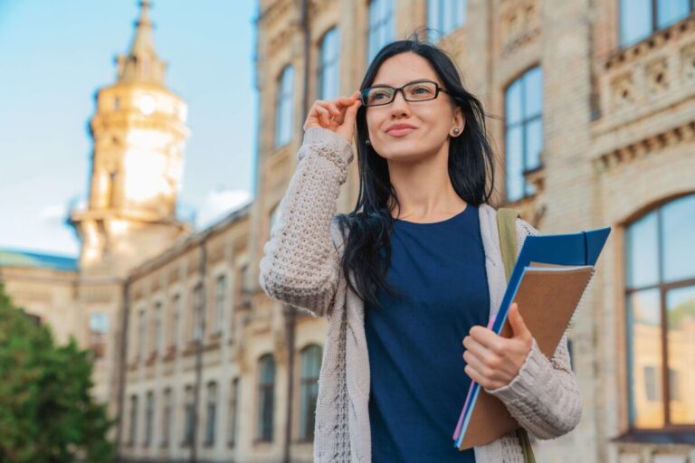 Escuelas de negocios en Estados Unidos destacan en rankings por innovación académica y empleabilidad inmediata