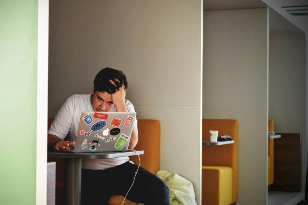 Jóvenes egresados de educación superior en México reflexionan sobre su futuro laboral