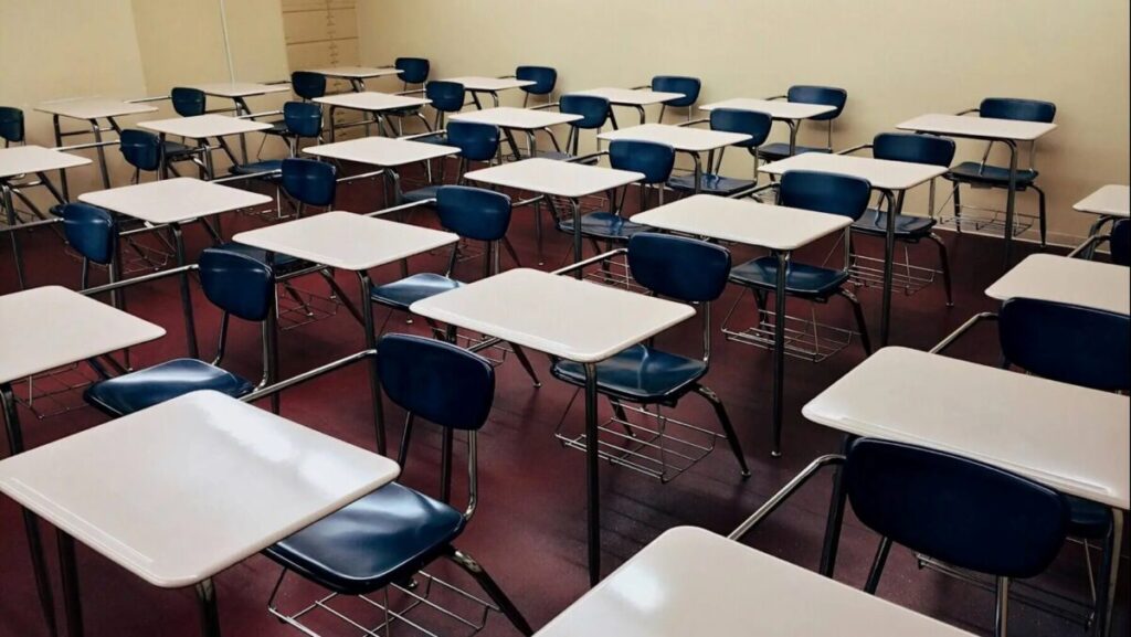 Escuela primaria cerrada en Poza Rica, Veracruz, por suspensión de clases a causa del virus coxsackie