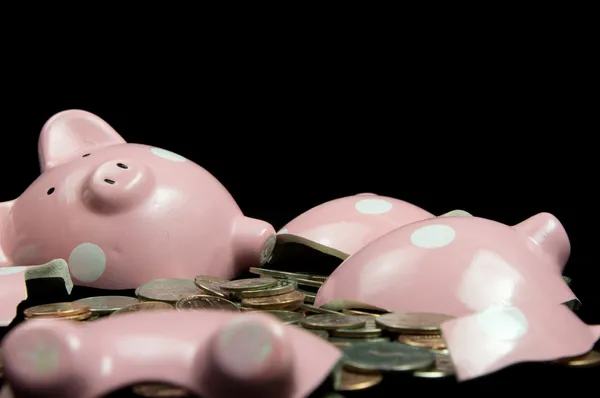 Estudiantes universitarios analizando las opciones de estudio, entre ellas carreras peor pagadas en México.