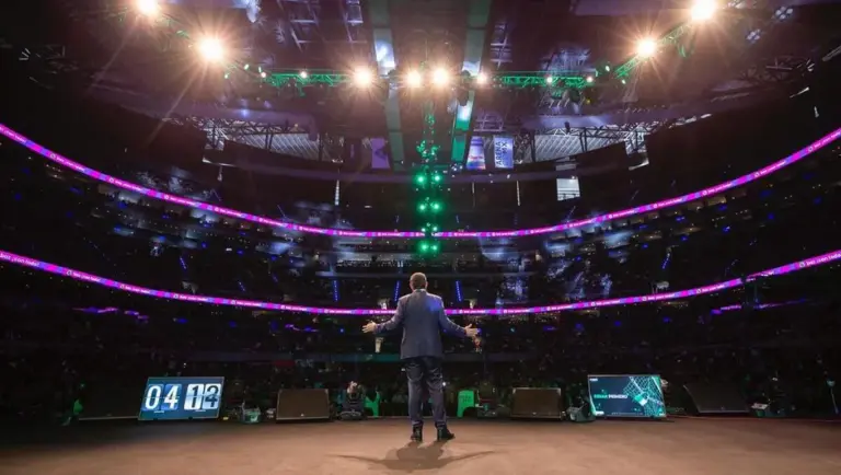 Docentes en México participando en taller de liderazgo educativo y aprendizaje activo