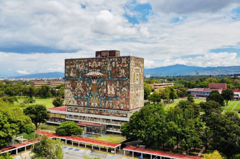Campus de la UNAM en Ciudad Universitaria, institución destacada en rankings internacionales de educación superior.
