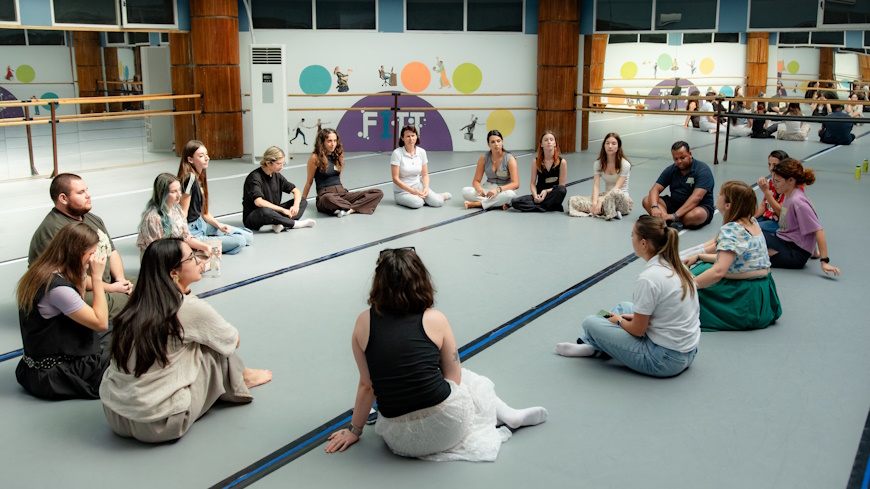 Jóvenes dialogando en un taller europeo que impulsa liderazgo y educación en derechos humanos