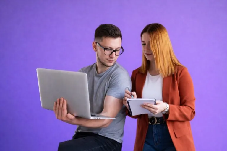 Jóvenes centennials en una universidad mexicana participando en entornos educativos flexibles centrados en propósito personal