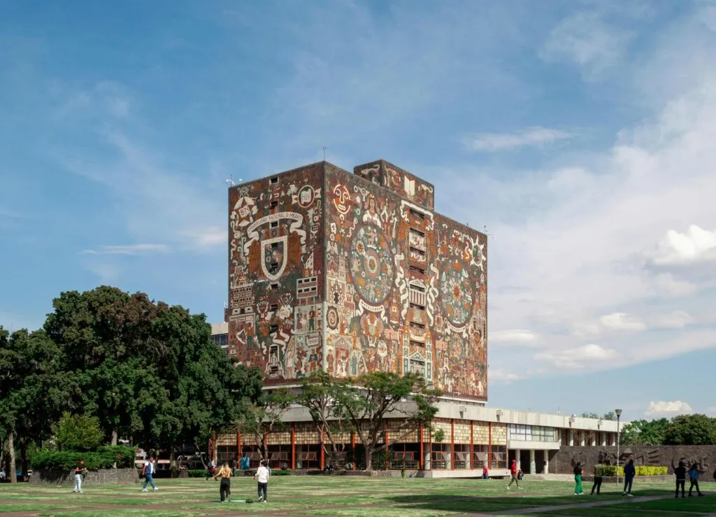 Campus de la UNAM en estados como Yucatán y Guanajuato ofrecen carreras universitarias de alta calidad