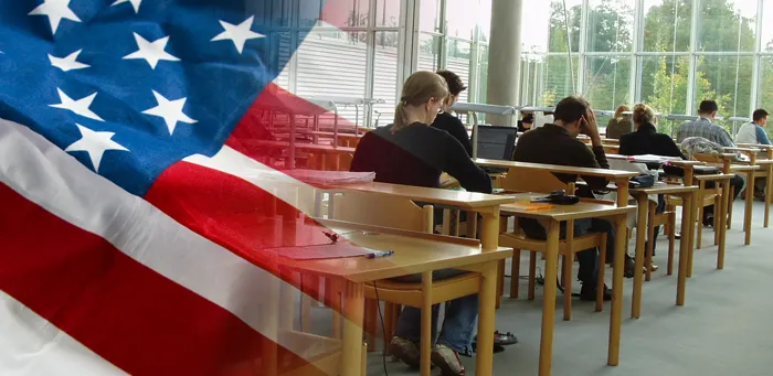 Estudiantes universitarios en Estados Unidos reflejan cómo la deuda estudiantil influye en el acceso a la educación superior y en sus decisiones futuras.