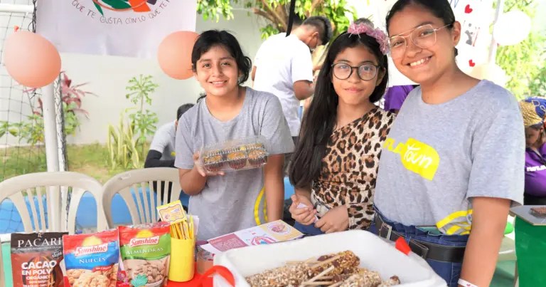El aprendizaje servicio educativo promueve el reconocimiento de jóvenes mediante proyectos comunitarios y educación en valores.