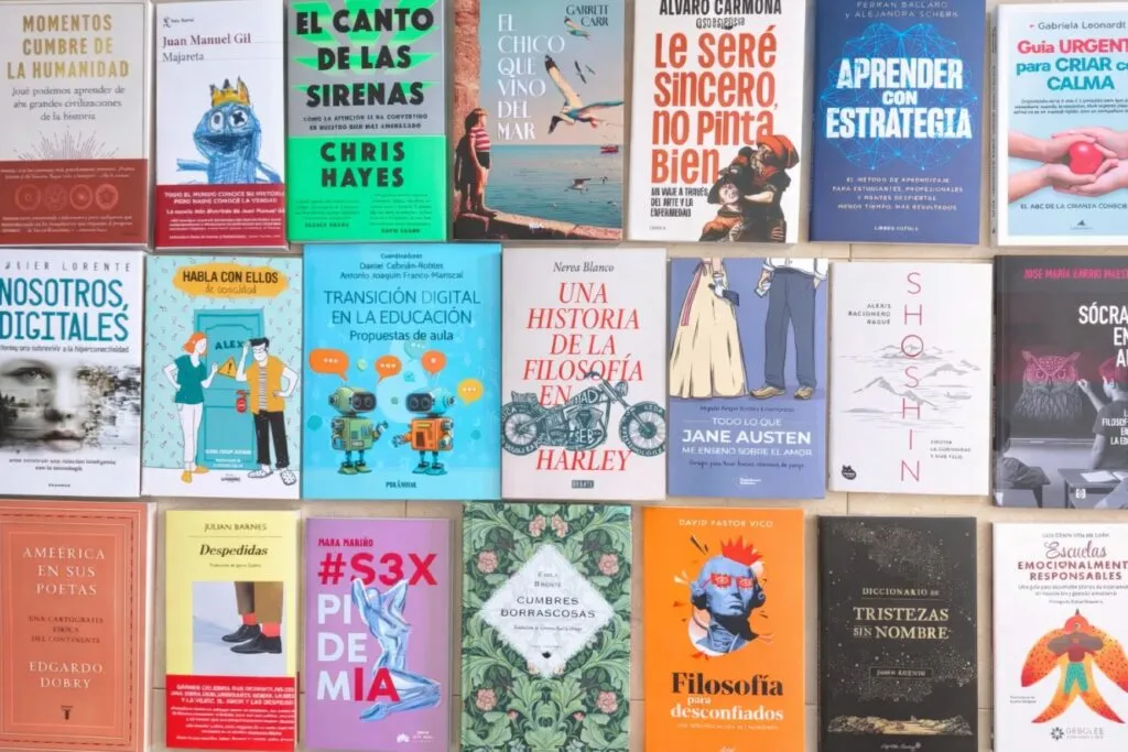Libros educativos, ensayos y novelas organizados sobre fondo claro, selección editorial para docentes y lectores en febrero en España