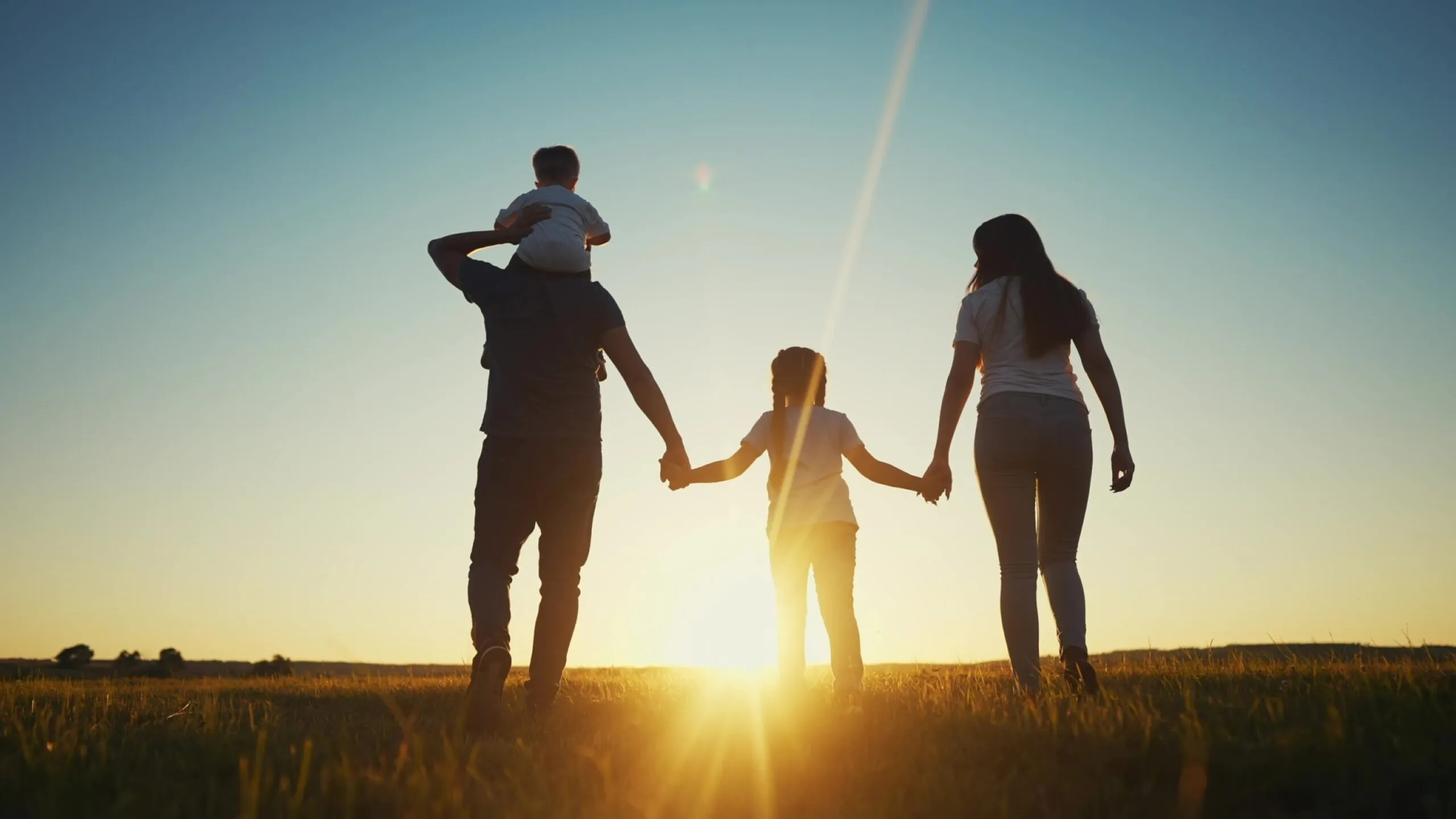 familias en Idaho utilizando crédito educativo para acceder a nuevas opciones educativas y apoyo escolar para estudiantes