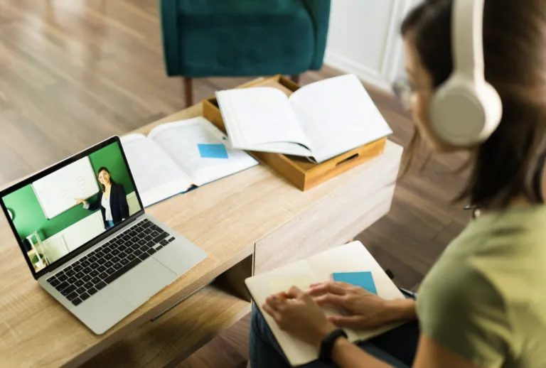 Ariel Picker destaca el aprendizaje digital para estudiantes y docentes.