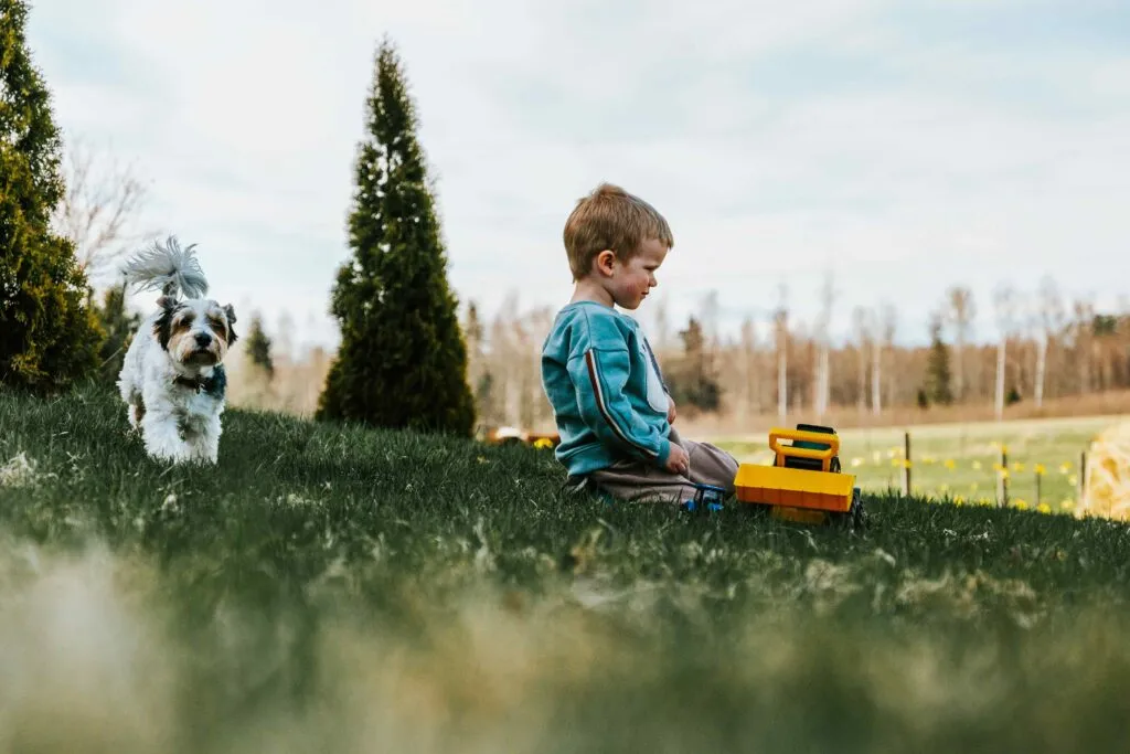 Ilustración conceptual del hipocampo y memoria infantil