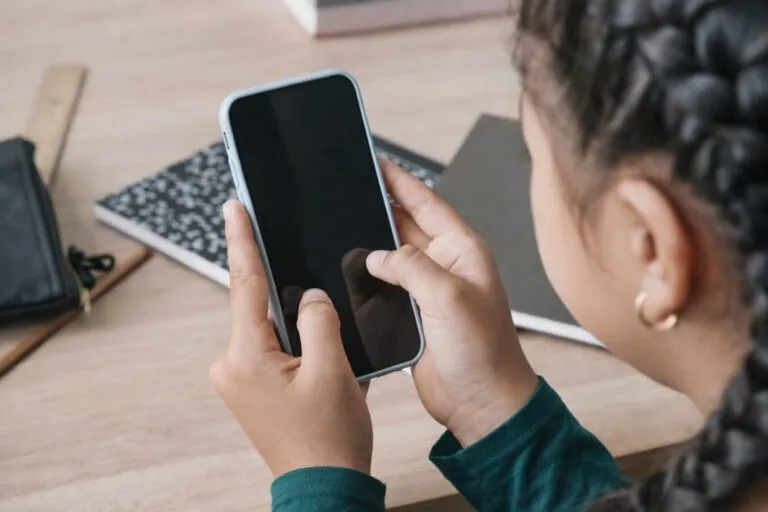 Estudiantes de educación básica en Morelos sin celulares en clase tras nueva medida para fortalecer atención y convivencia escolar