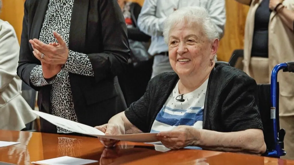 doctorado en adultos mayores representando aprendizaje continuo y logro académico en la UNAM