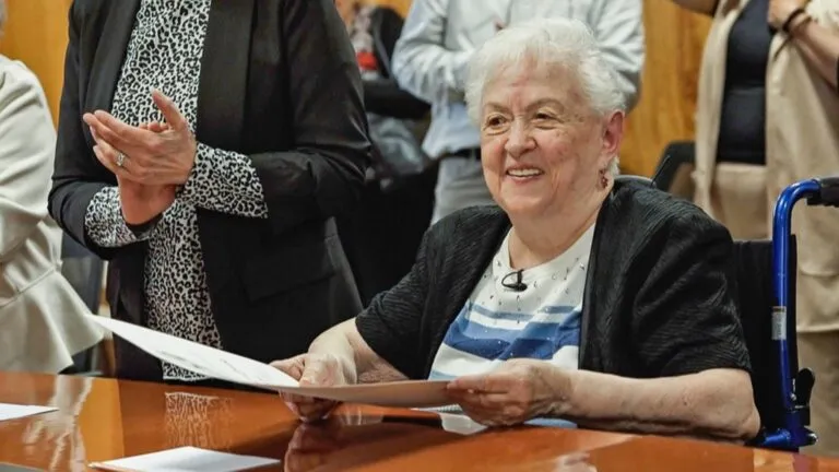 doctorado en adultos mayores representando aprendizaje continuo y logro académico en la UNAM