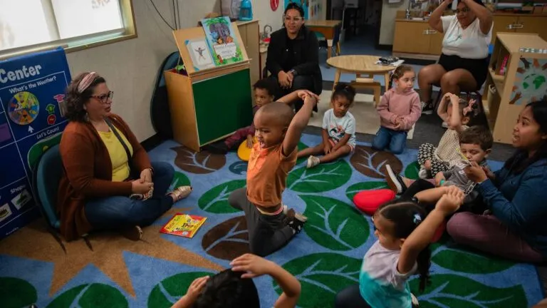 crisis de cuidado infantil en San Diego con aulas vacías de preescolar y pocas opciones para familias