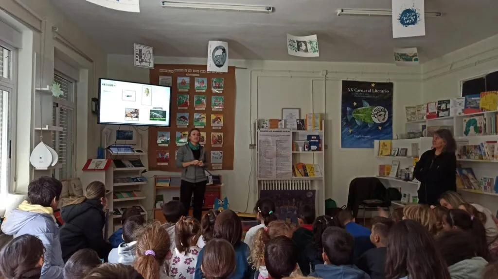 directores escolares enfrentando retos de liderazgo y gestión en el sistema educativo